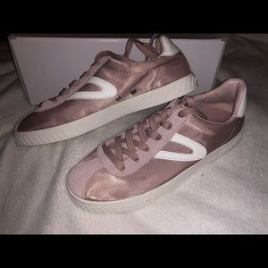 Blush Tretorn size 9.5 sneaker